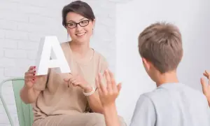 Ile zarabia logopeda na kontrakcie z NFZ? Zaskakujące fakty o pensji