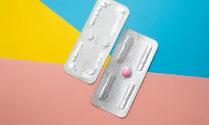 Tabletki antykoncepcyjne w blistrach. Szybka pomoc, jak zapobiec ciąży po stosunku.