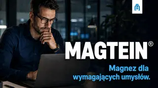 Mężczyzna w okularach pracuje przy laptopie. Napis MAGTEIN: Magnez dla wymagających umysłów.