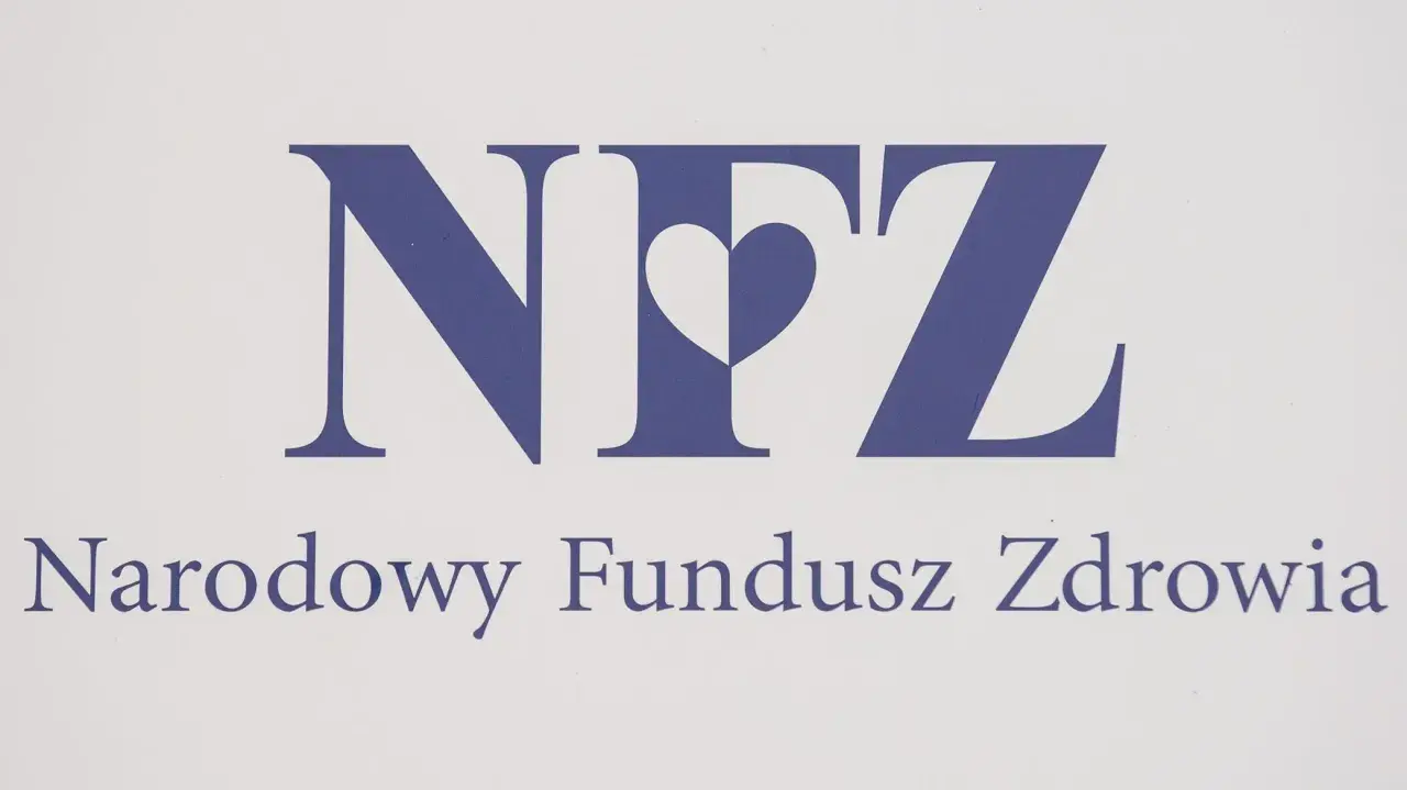 Logo NFZ z sercem w literze F. Dowiedz się, ile kosztuje sanatorium z NFZ i jak uzyskać skierowanie.