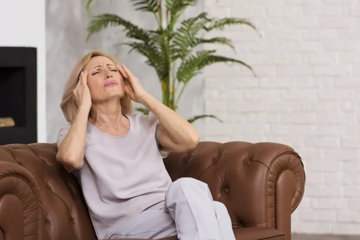 Menopauza: Ginekolog czy endokrynolog - Który specjalista pomoże?