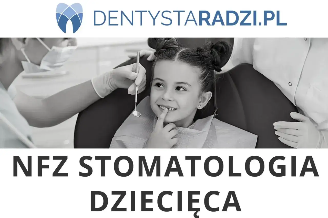 Uśmiechnięta dziewczynka u dentysty. Nowy zjazd stomatologia NFZ dla dzieci.